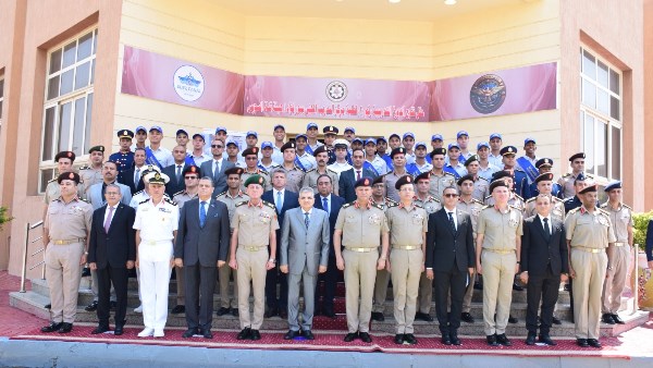 الأكاديمية العسكرية المصرية تحتفل بتخريج الدورة التدريبية الثانية لطلبة مركز التدريب المهني التابع لهيئة قناة السويس