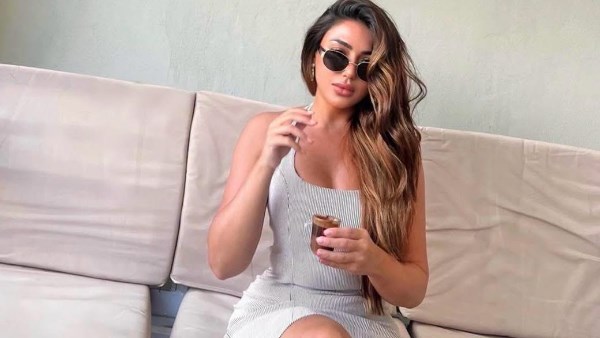 سارة سلامة تستعرض جمالها بفستان صيفي ملفت