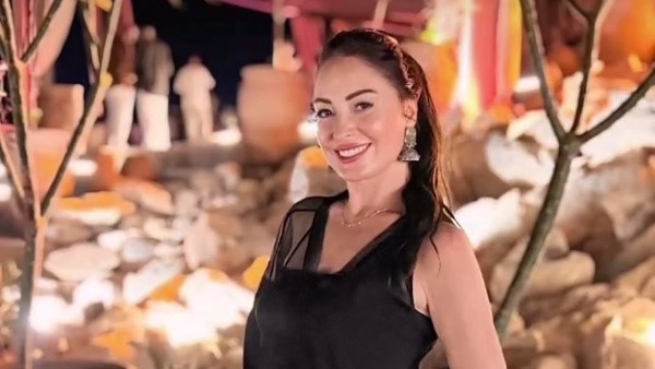 نرمين الفقي تثير الجدل بخصرها المنحوت