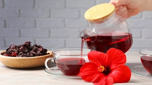ماذا يحدث لجسمك عند شرب الكركديه يوميًا؟