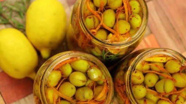 طرق تخليل الزيتون الاخضر لمدة سنة