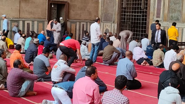 المصلين في المسجد