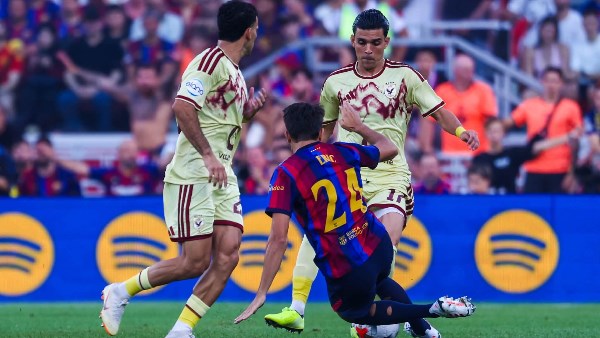 الأهلي وبرشلونة 