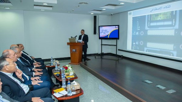 وزير الإنتاج الحربي يتابع مشروعات البحث والتطوير بمركز التميز العلمي والتكنولوجي