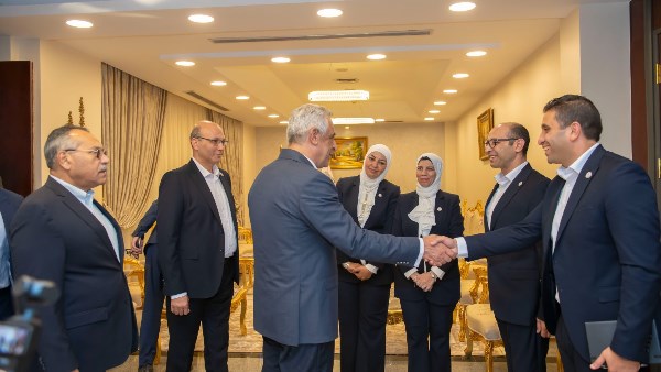 وزير الإنتاج الحربي يؤكد أهمية مواكبة التطورات التكنولوجية لإعداد كوادر علمية وفنية مؤهلة وزير الإنتاج الحربي يؤكد أهمية مواكبة التطورات التكنولوجية لإعداد كوادر علمية وفنية مؤهلة