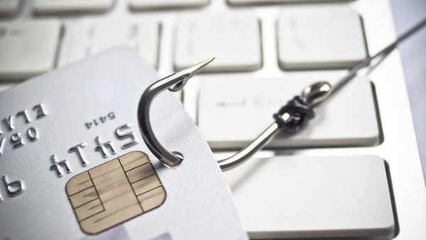 جوائز وهمية ولينكات مزيفة.. كيف تحمي حسابك البنكي من عمليات الاحتيال الإلكتروني؟