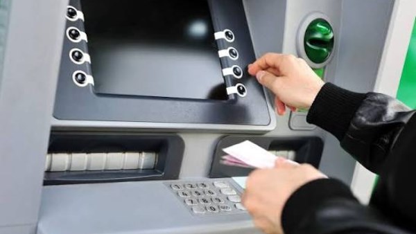 رسوم السحب النقدي من ماكينات الصراف الآلي ATM