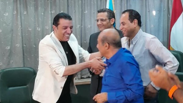 جلسة صلح مصطفى كامل وطارق الشناوي