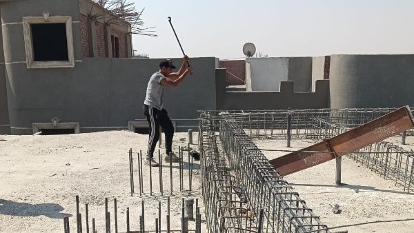 إزالة مخالفات البناء بالقطاع الجنوبي بحي الهرم