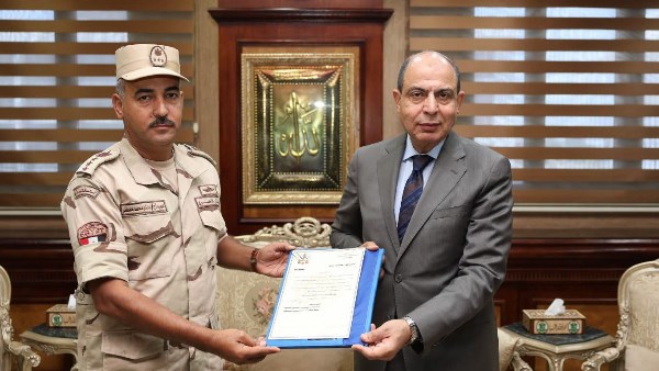 محافظ المنيا يستقبل المستشار العسكري
