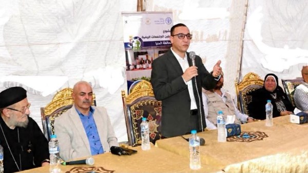 نائب محافظ المنيا خلال اللقاء 