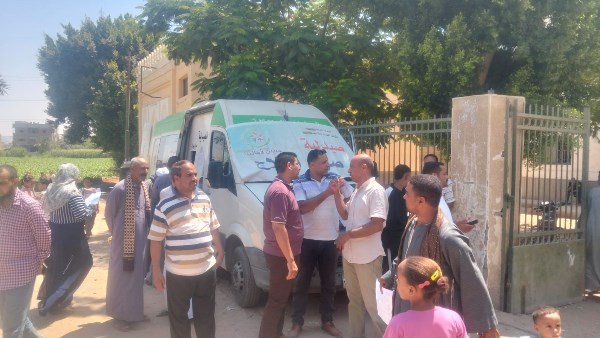  توقيع الكشف الطبي على 740 مواطنًا خلال قافلة علاجية مجانية بقرية بني رافع بمنفلوط