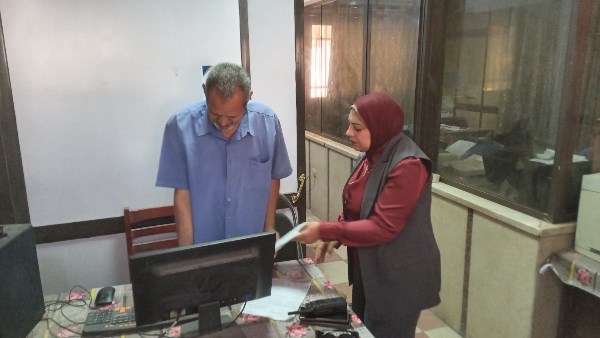 رئيس مركز ومدينة القوصية تتفقد سير العمل بالمركز التكنولوجي 