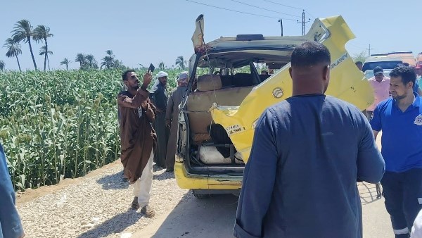 إصابة 8 أشخاص في انقلاب سيارة ميكروباص بطريق أسيوط الجديدة