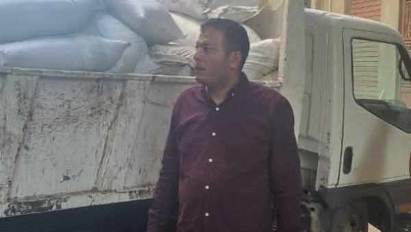 محافظ أسيوط: ضبط 6 أطنان سكر و50 كرتونة زيت غير صالحة للاستهلاك وتشميع المكان بديروط محافظ أسيوط: ضبط 6 أطنان سكر و50 كرتونة زيت غير صالحة للاستهلاك وتشميع المكان بديروط