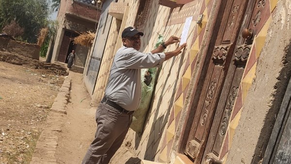 حملات يومية مكثفة لطرق الأبواب بقرى أبنوب لحث المواطنين على استكمال إجراءات التصالح وتقنين الأوضاع