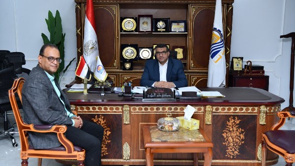 محافظ قنا و وكيل وزارة الصحة بقنا 