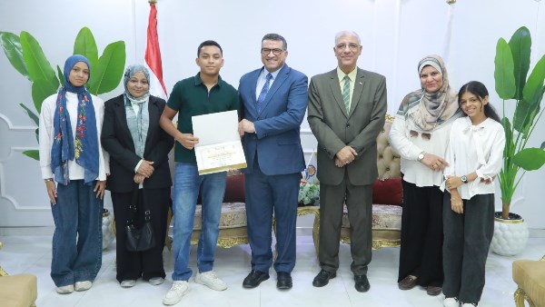 تكريم الطلاب الأوائل بقنا