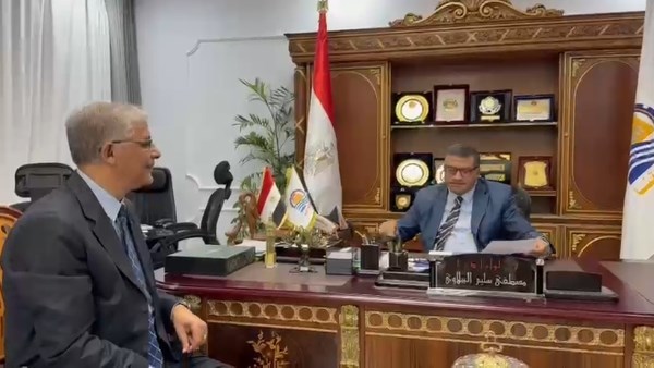 محافظ قنا