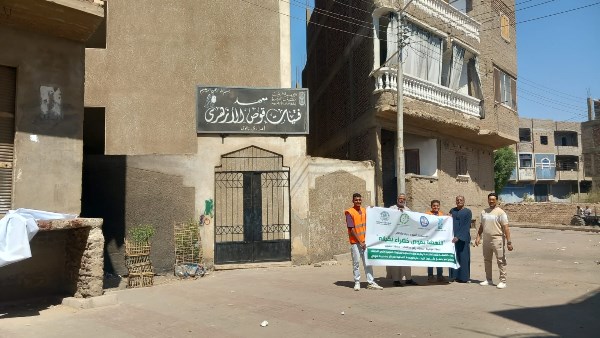 قنا.. رفع 90 طن مخلفات وتوزيع حقائب تسوق ضمن مبادرة 