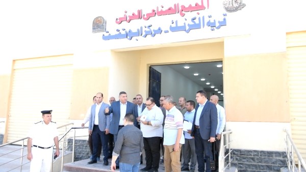 جولة محافظ قنا 
