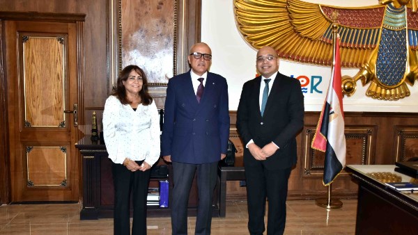 محافظ الأقصر يلتقى وفد منظمة «Coptic Orphans» لبحث سبل التعاون في دعم التعليم وتمكين الأطفال