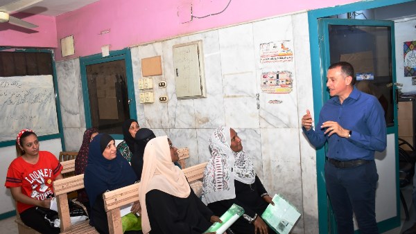 فى جولة مفاجئة.. محافظ أسوان يتفقد القومسيون الطبى العام بالنفق فى جولة مفاجئة.. محافظ أسوان يتفقد القومسيون الطبى العام بالنفق