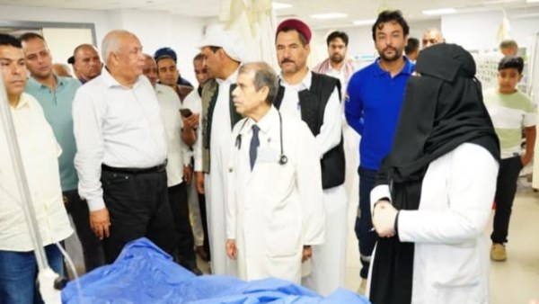 محافظ مطروح يتفقد المستشفى 