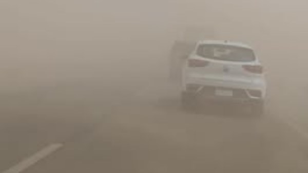 رياح محملة بالاتربة بطريق سيوة