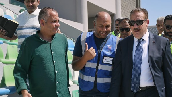 انتهاء الأعمال الإنشائية بالكامل وتركيب كراسي المدرجات وزراعة النجيل الطبيعي