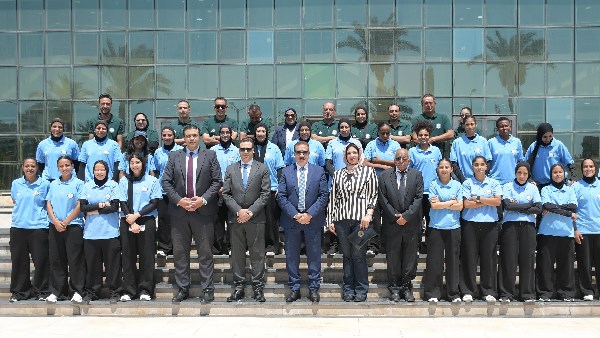إنجاز مشرف لبورسعيد».. المحافظ يقرر صرف مكافأة 100 ألف جنيه لفريق الكرة النسائية تقديرًا لجهود اللاعبات والجهاز الفني