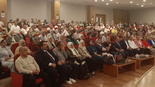 رئيس الجامعة يؤكد: ننقل خبرات أساتذتنا لشباب الهيئة المعاونة ونشجعهم على الابتكار