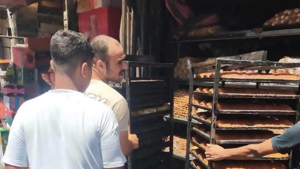التعدي على نهر الطريق والأرصفة يهدد سلامة المواطنين ويعطل الحركة المرورية