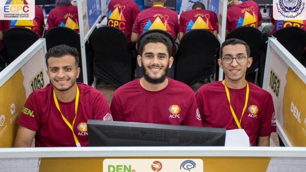 طلاب جامعة بنها