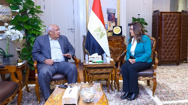 اجتماع وزيرة التنمية المحلية والبيئة مع محافظ مطروح