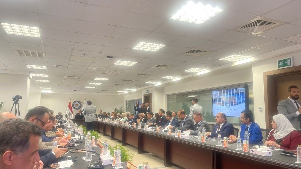 لقاء وزير البترول مع رؤساء التحرير ومديري الشركات العالمية