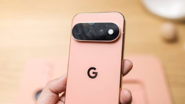 A Revolutionary Feature in Pixel 11.. Google's New Phone Converts Sign Language to Text - Sada Al-Balad