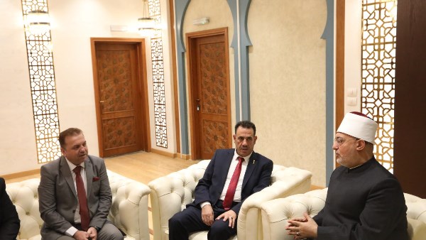 مفتي الجمهورية يستقبل مدير معهد المخطوطات العربية