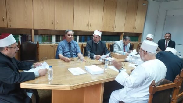 اجتماع اللجنة العلمية لرواق العلوم الشرعية والعربية بالجامع الأزهر