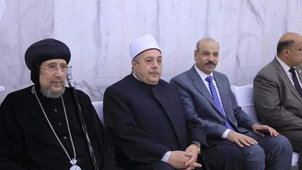 وفد أزهري يقدم واجب العزاء في وفاة والدة أمين البحوث الإسلامية