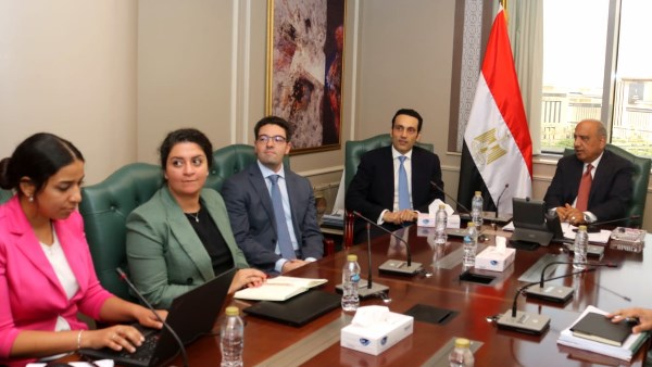 خلال الاجتماع