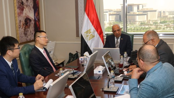خلال الاجتماع