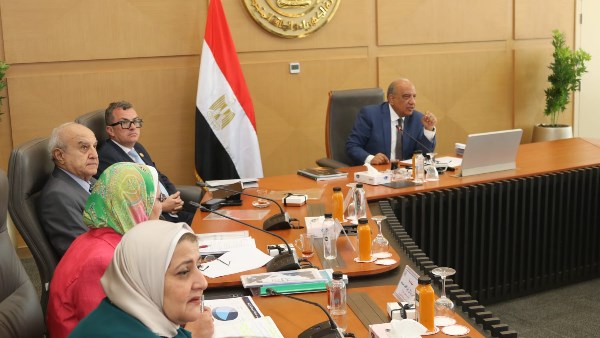 خلال الاجتماع