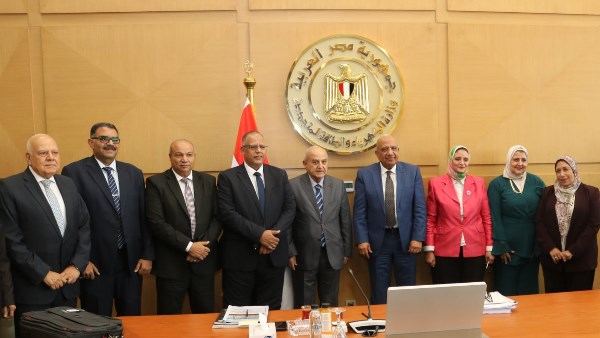 خلال الاجتماع