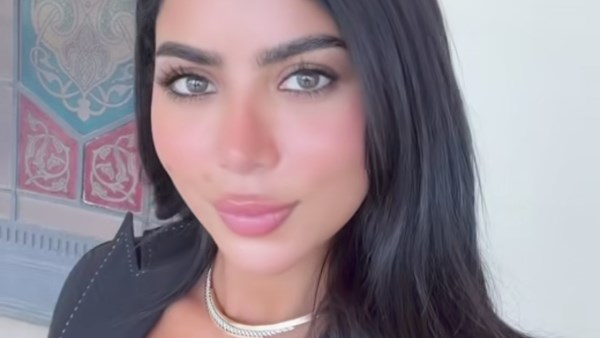 كارولين عزمي 