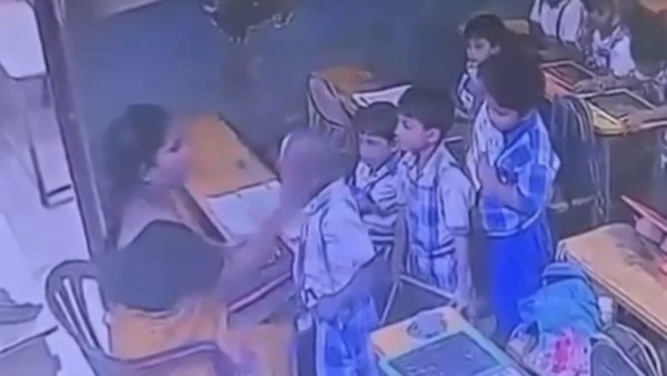 وفاة طفل هندي بعد صفعة داخل الفصل