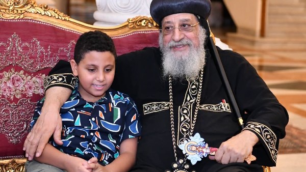 قداسة البابا يكرم المخترع الصغير مارتيروس مينا