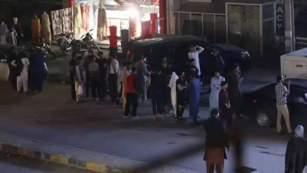 البحوث الفلكية يدعو المواطنين للعودة إلى منازلهم 