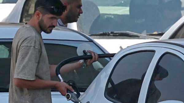 طوابير بنزين 