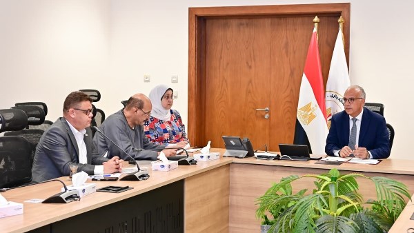 مناقشة الطلبات المقدمة لإنشاء كوبري علي ترعة الغلاسي بمحافظة قنا